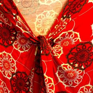 Sz L Red knit with blk/wht print ladie’s top